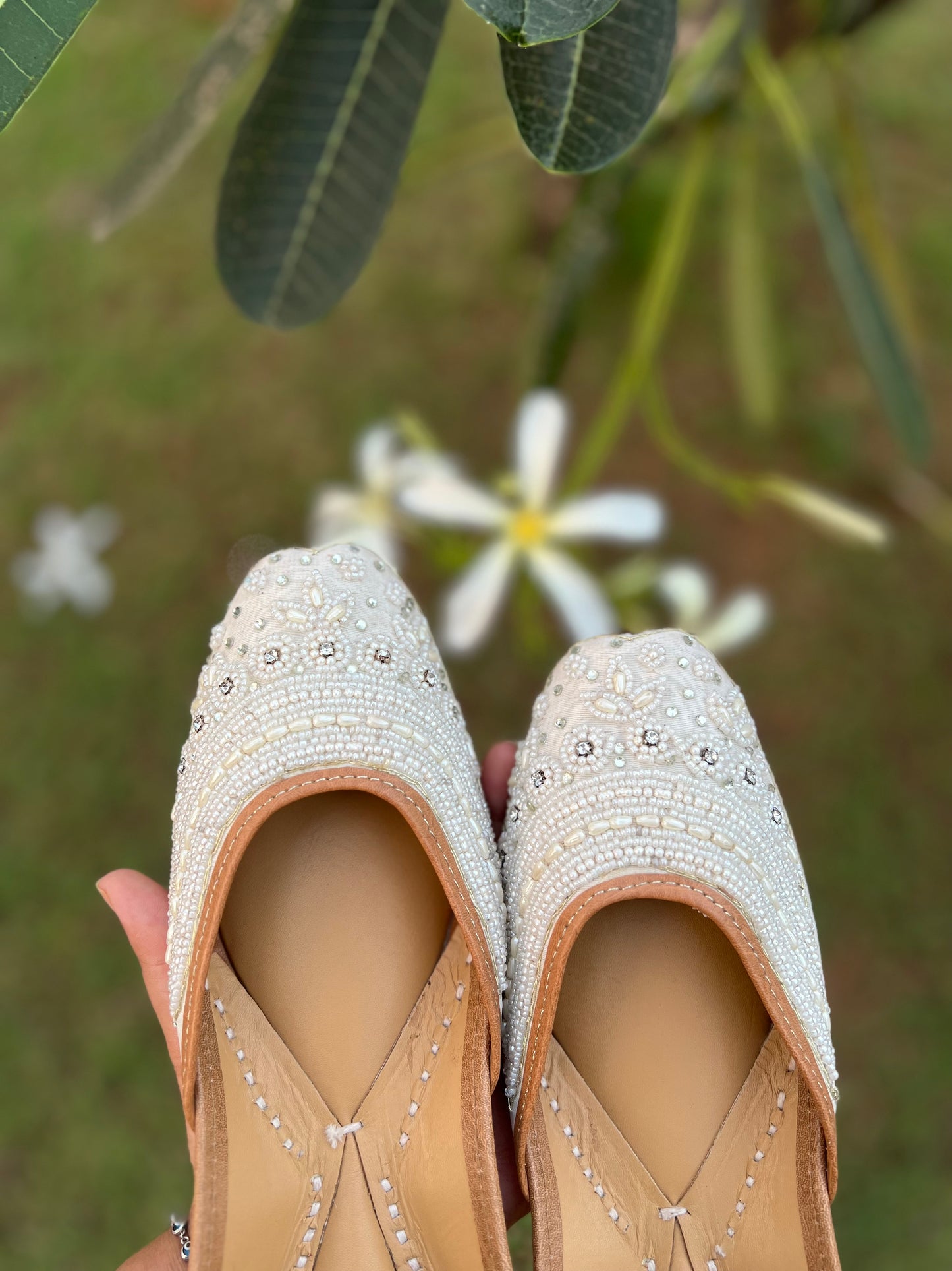 Fitoori Banjaaran's Handcrfted Pristine White Juttis