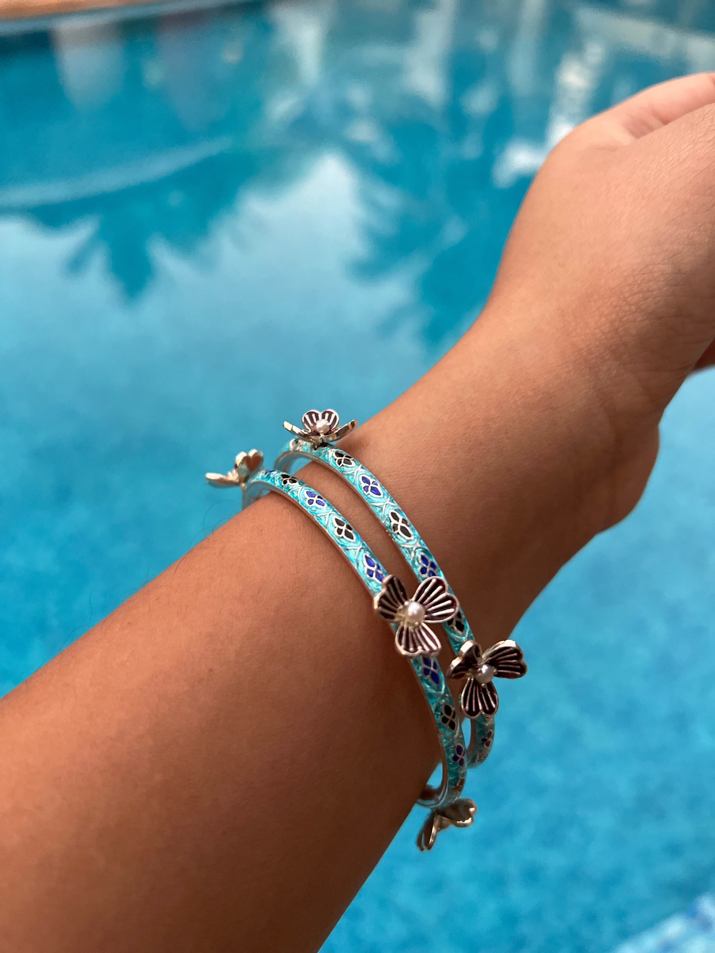 Fitoori Banjaaran's Handcrfted Meenakari bangle with flowers-Blue